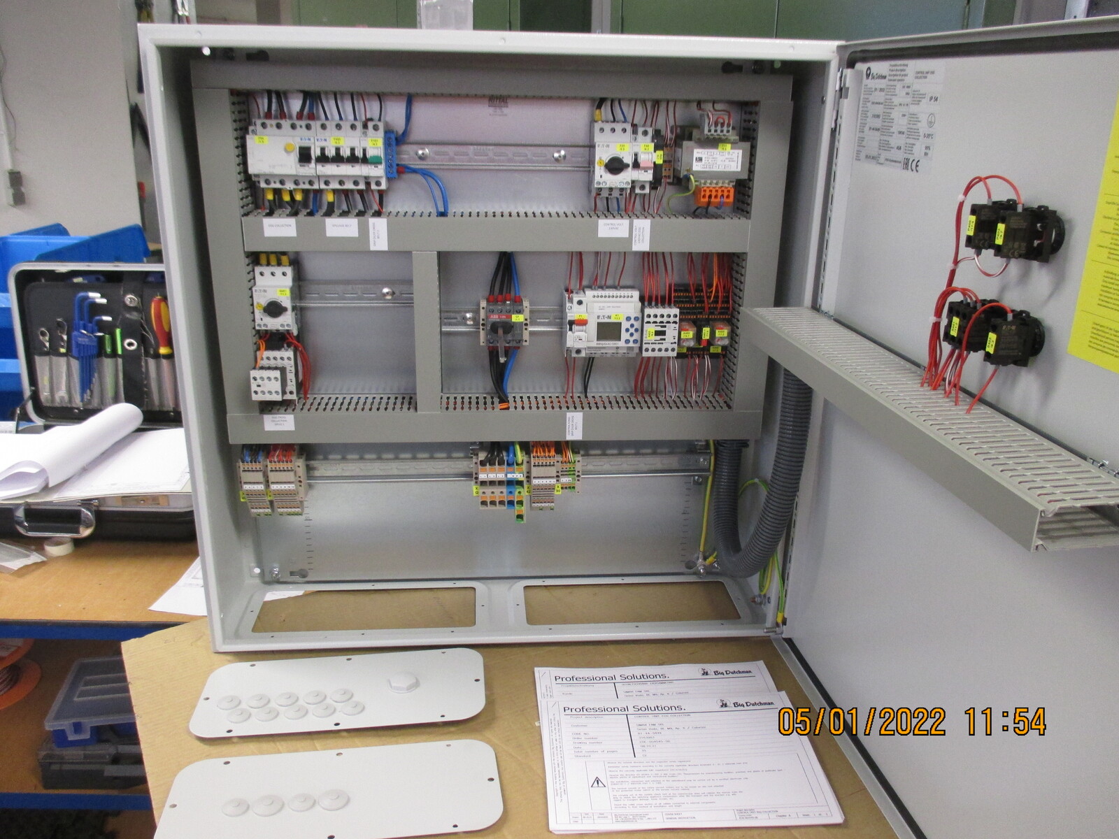 Control cabinet egg collection